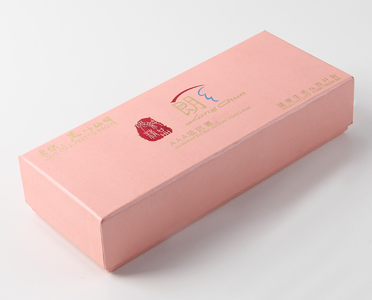 襪子禮品盒工廠怎么應(yīng)對(duì)燙印過(guò)程中壓力過(guò)大問(wèn)題 襪子禮品盒工廠怎么應(yīng)對(duì)燙印過(guò)程中壓力過(guò)大問(wèn)題