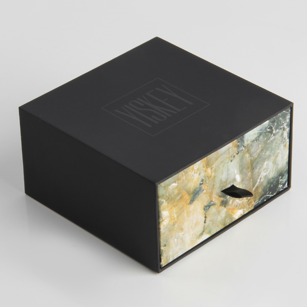 面膜精裝盒工廠的產(chǎn)品帶不帶病毒呢？